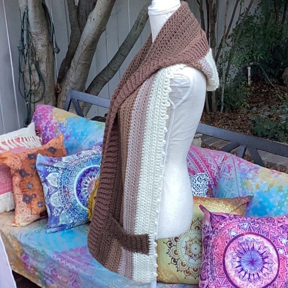 NEW | ✋HANDCRAFTED ❤️ Crocheted 🧶Hooded Shawl with Pockets